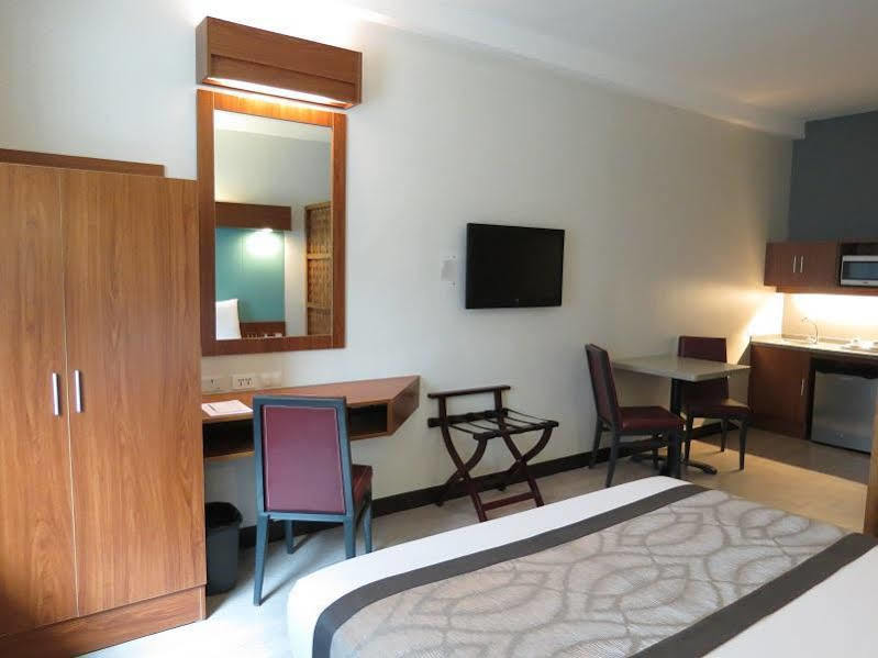 Microtel By Wyndham Up Technohub Hotel