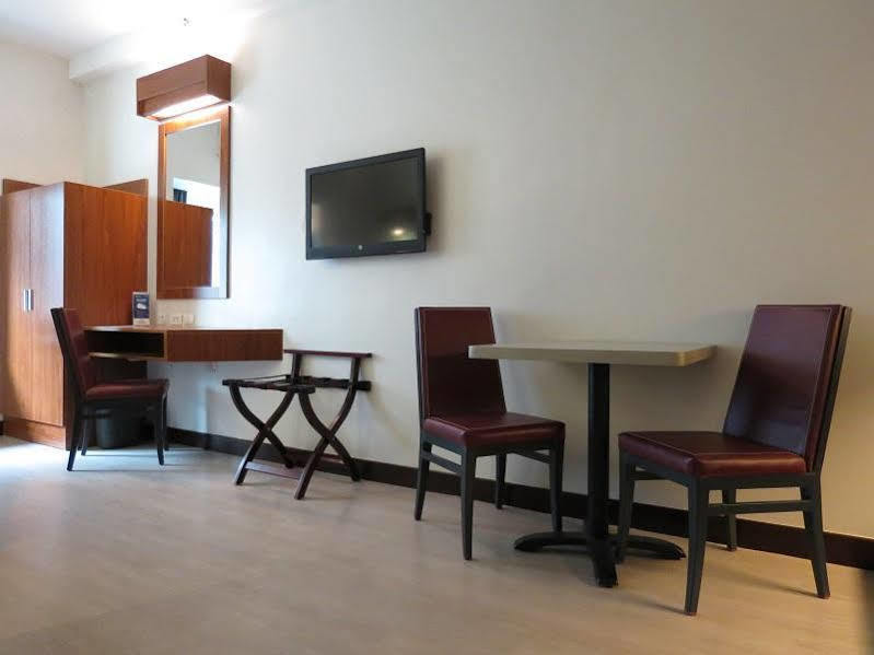 Microtel By Wyndham Up Technohub Hotel