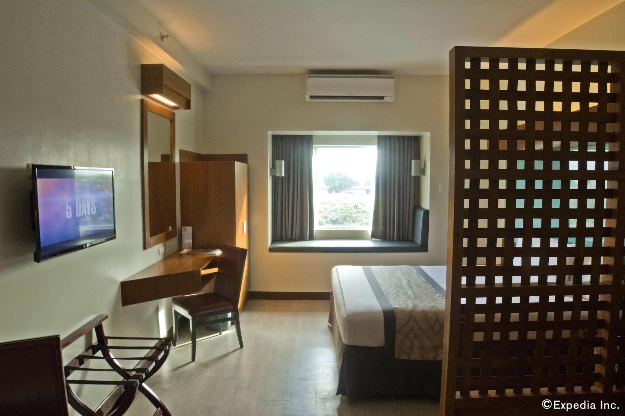 Microtel By Wyndham Up Technohub Hotel